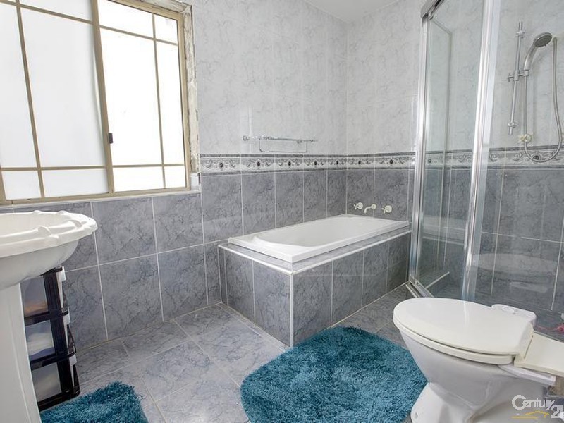 515 The Horsley Drive, Fairfield NSW 2165