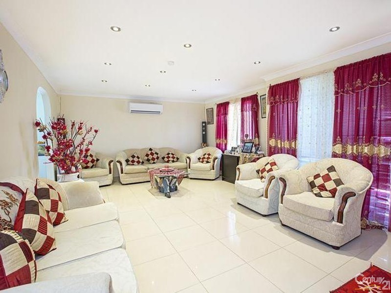 31 Kendee Street, Sadleir NSW 2168