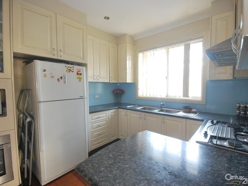 16 Normanby Street, Fairfield East NSW 2165