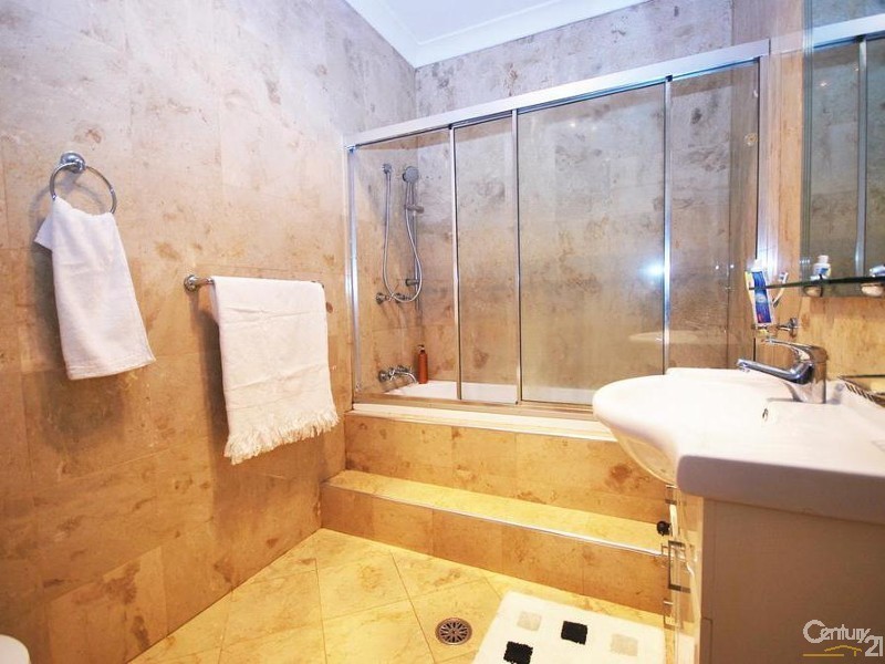 16 Normanby Street, Fairfield East NSW 2165