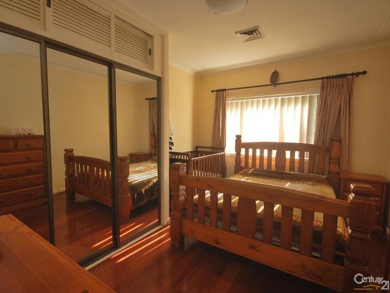 16 Normanby Street, Fairfield East NSW 2165