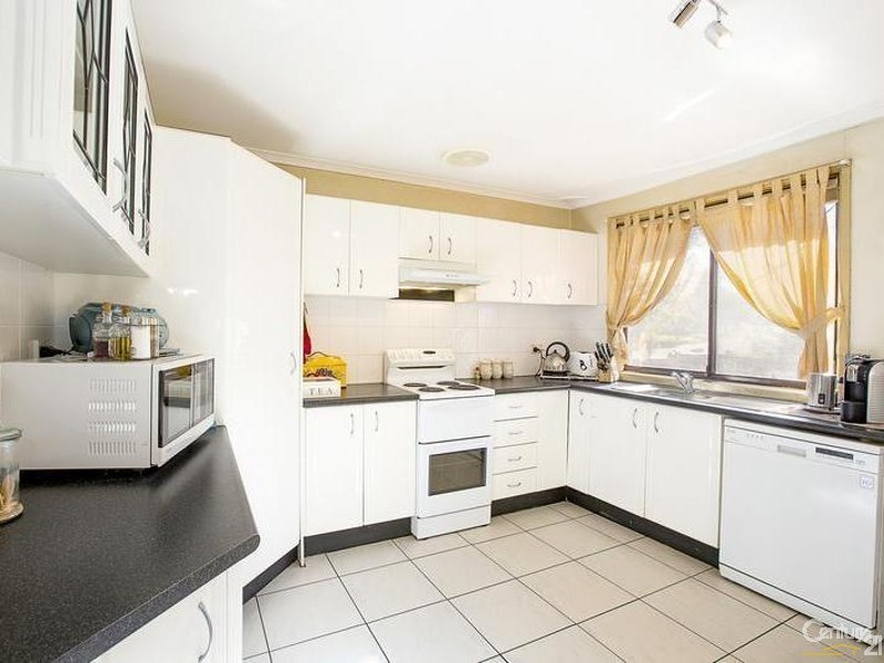 43  Roland Street, Bossley Park NSW 2176