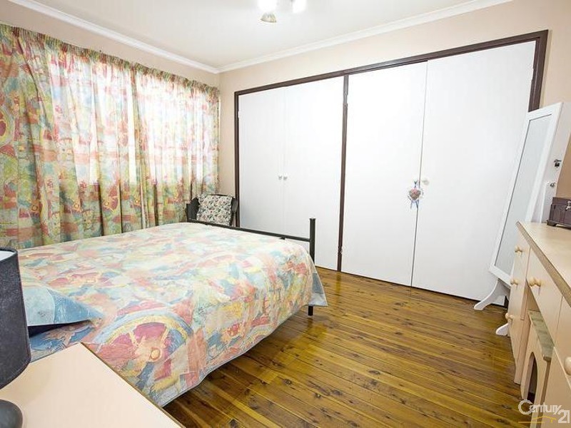 43  Roland Street, Bossley Park NSW 2176