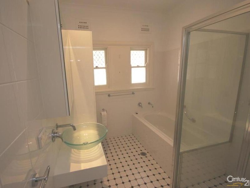 10 Wilcock Street, Carramar NSW 2163