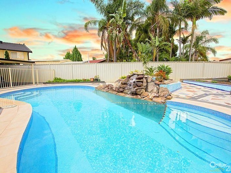 1 Lofty Crescent, Bossley Park NSW 2176