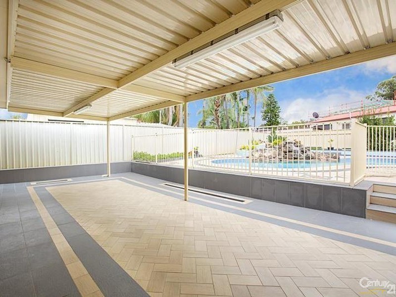 1 Lofty Crescent, Bossley Park NSW 2176