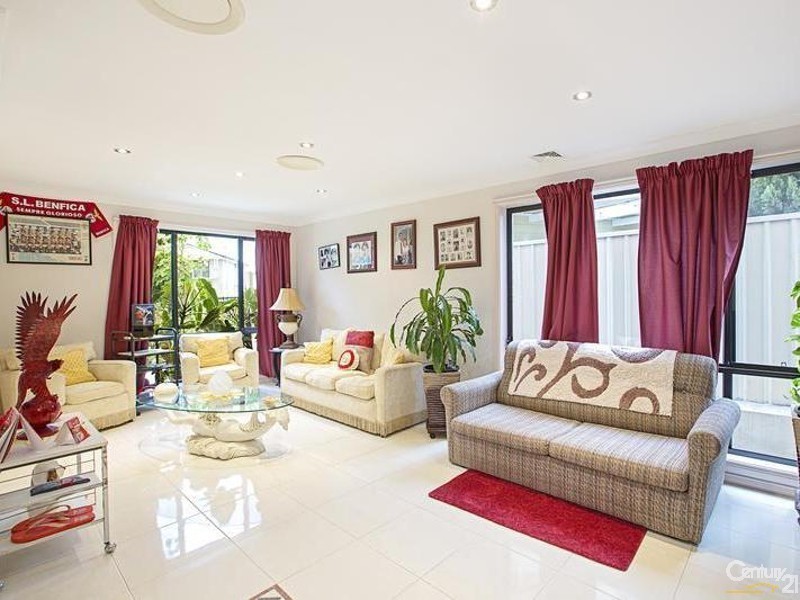 1 Lofty Crescent, Bossley Park NSW 2176