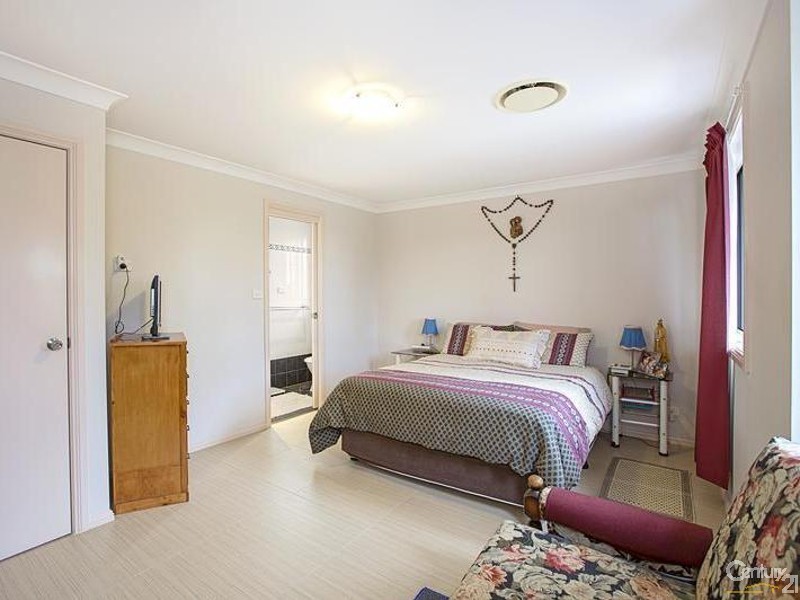 1 Lofty Crescent, Bossley Park NSW 2176