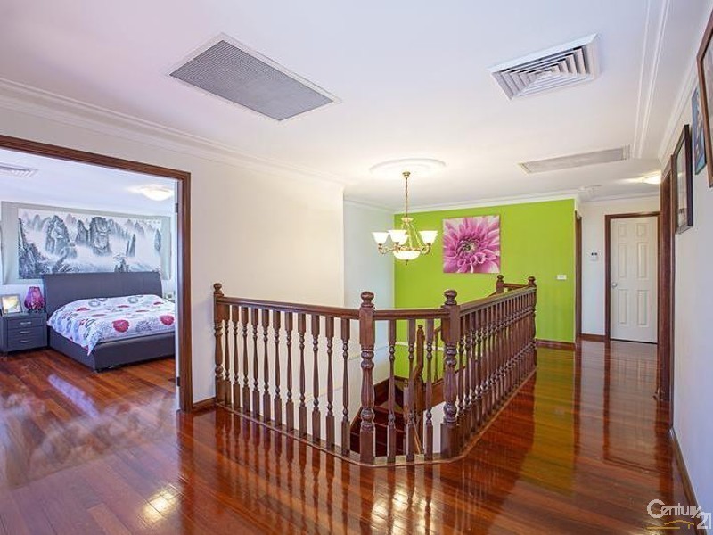 10 Dirk Close, Green Valley NSW 2168