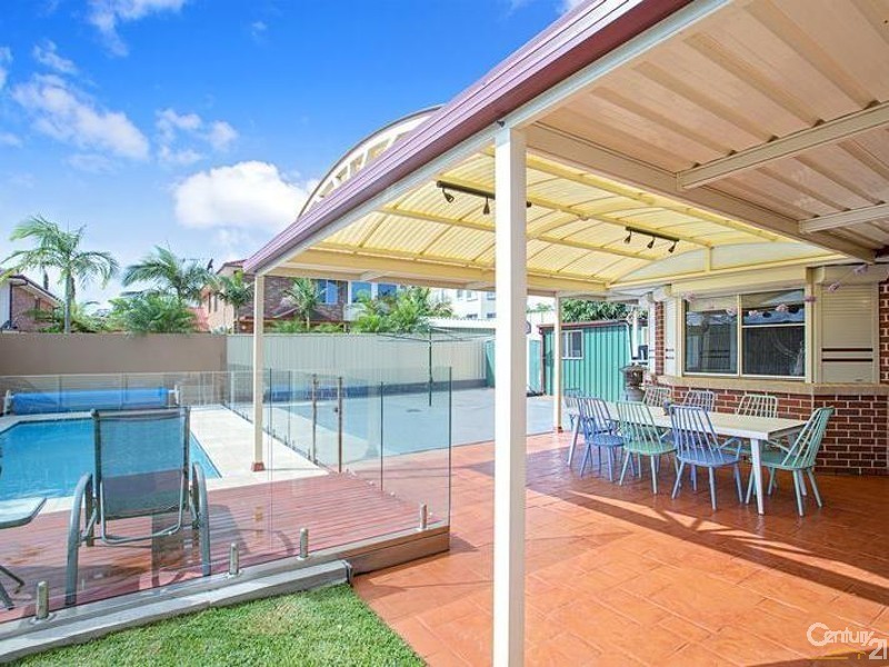 10 Dirk Close, Green Valley NSW 2168