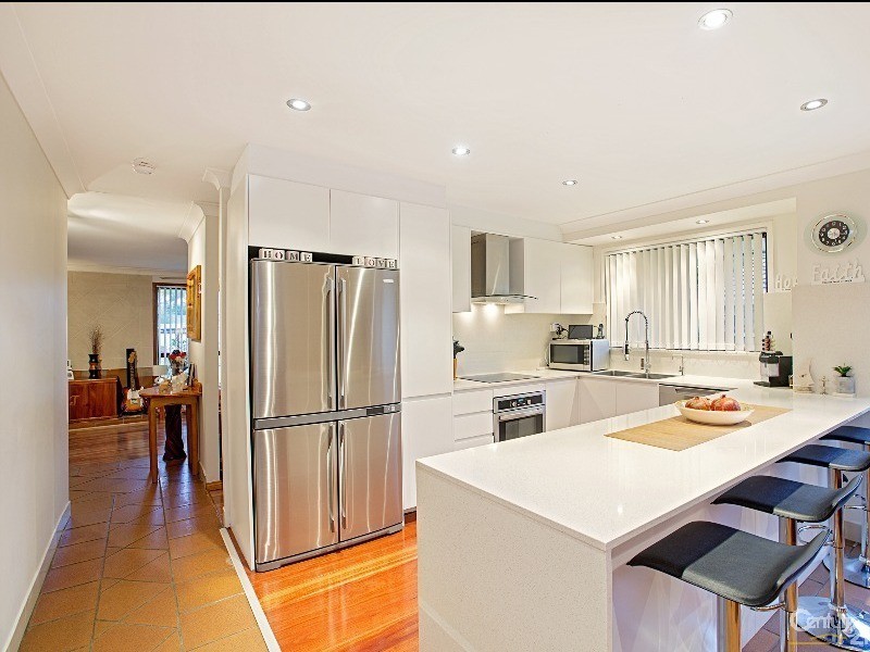 2 Astley Place, Edensor Park NSW 2176