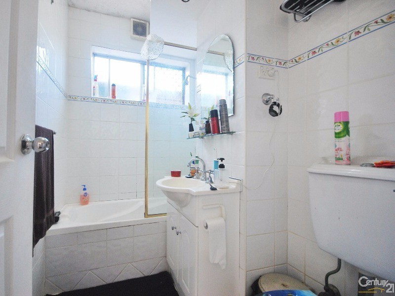 4/3 Ronald Street, Carramar NSW 2163