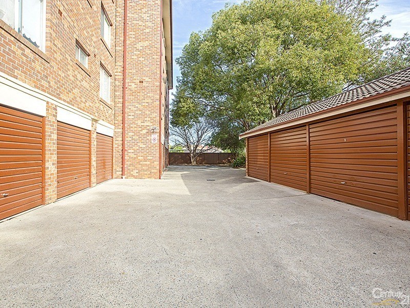 Fairfield NSW 2165