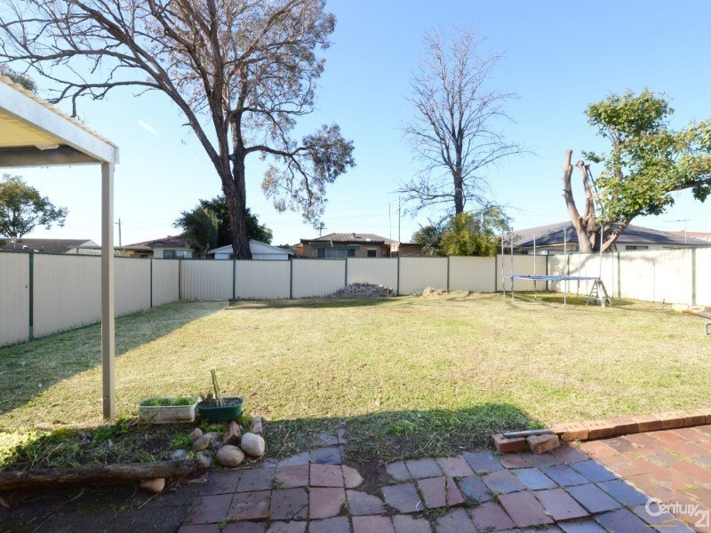 9 Stacey Street, Fairfield West NSW 2165