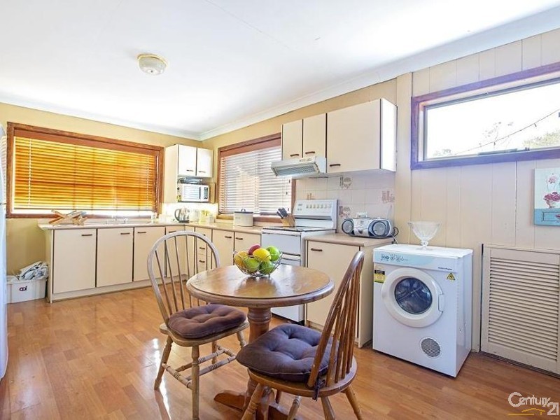 39 Waterside Crescent, Carramar NSW 2163