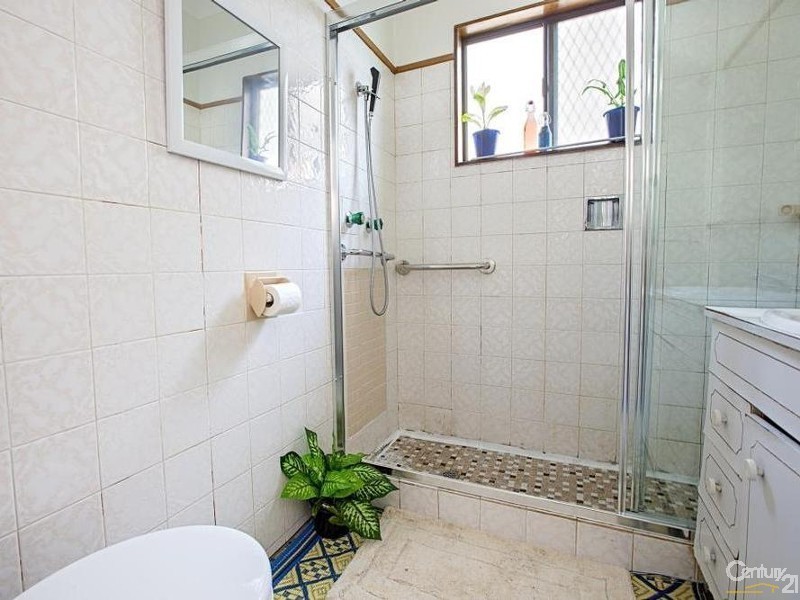 39 Waterside Crescent, Carramar NSW 2163