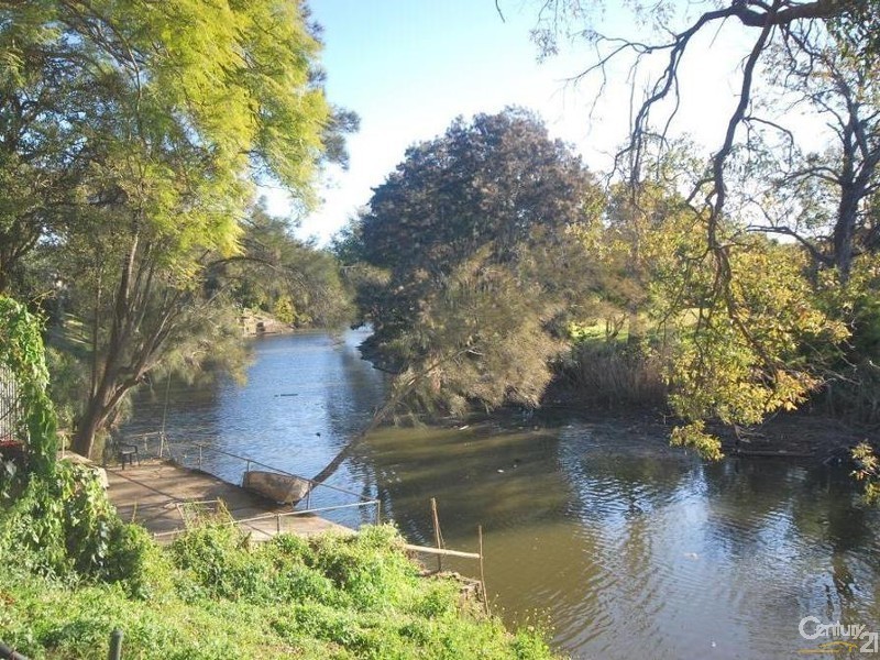 39 Waterside Crescent, Carramar NSW 2163