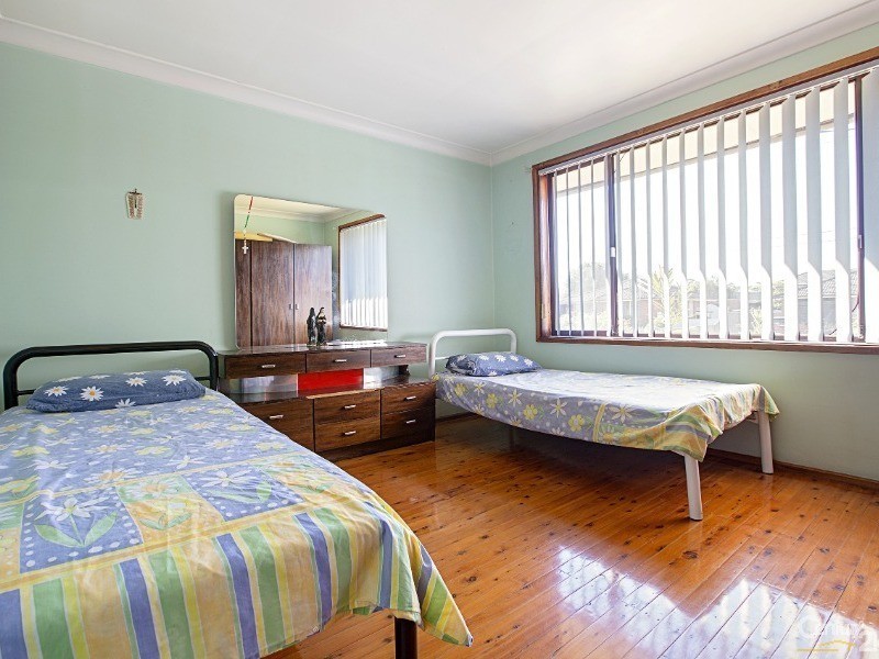 16 Musgrave Crescent, Fairfield West NSW 2165