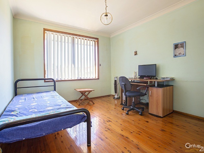 16 Musgrave Crescent, Fairfield West NSW 2165