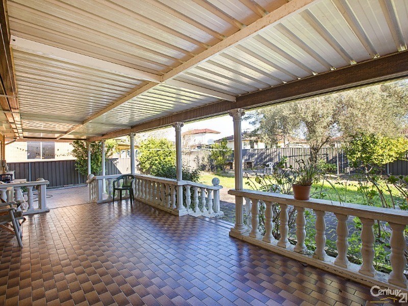 16 Musgrave Crescent, Fairfield West NSW 2165