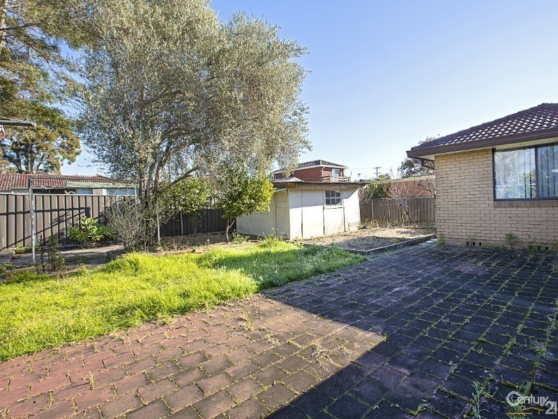 16 Musgrave Crescent, Fairfield West NSW 2165