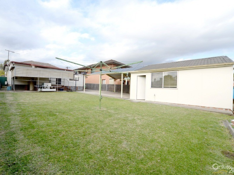 77 Wolseley Street, Fairfield NSW 2165