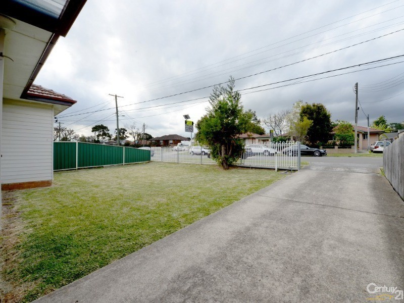 77 Wolseley Street, Fairfield NSW 2165