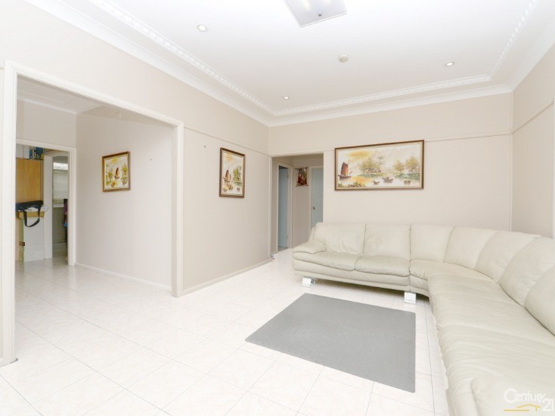 77 Wolseley Street, Fairfield NSW 2165