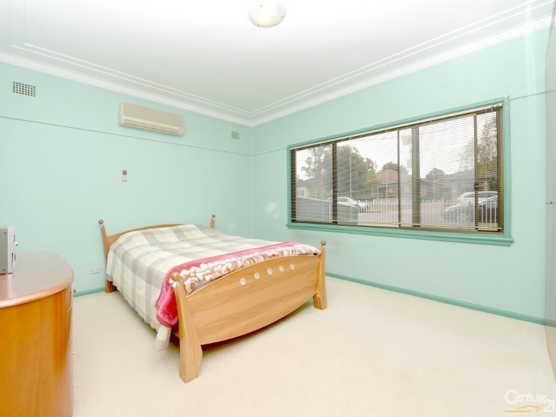 77 Wolseley Street, Fairfield NSW 2165