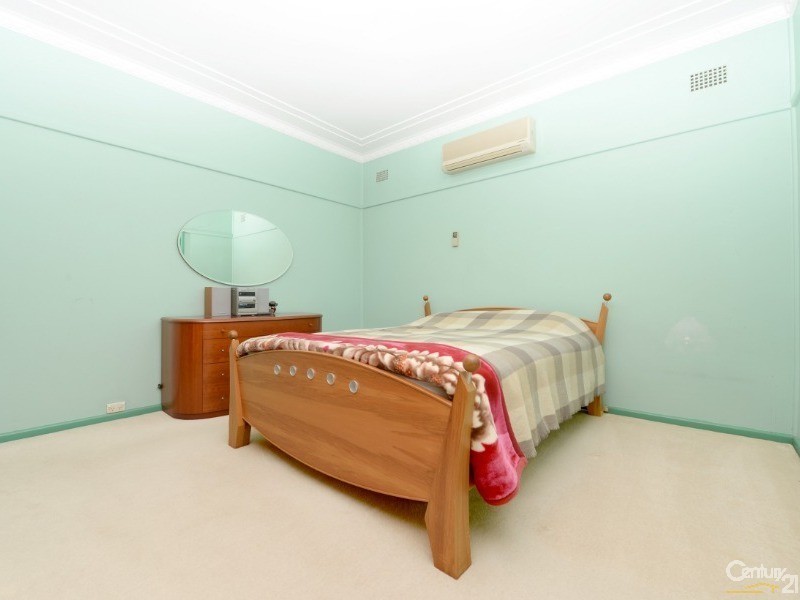 77 Wolseley Street, Fairfield NSW 2165