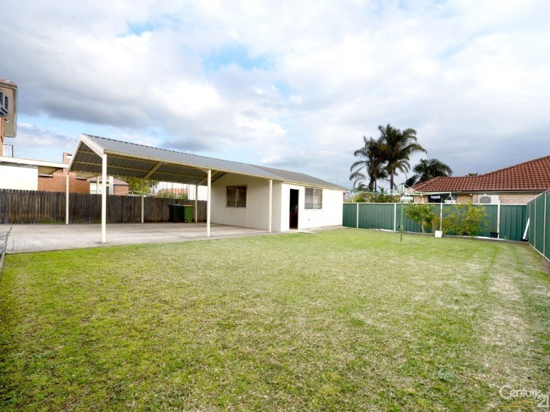 77 Wolseley Street, Fairfield NSW 2165