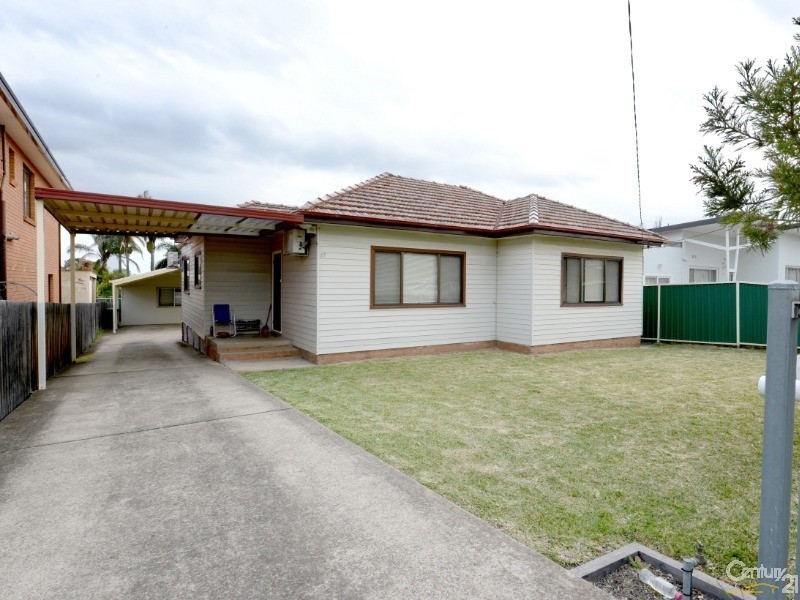 77 Wolseley Street, Fairfield NSW 2165