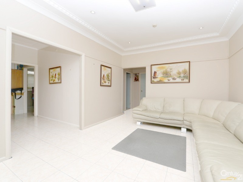 77 Wolseley Street, Fairfield NSW 2165