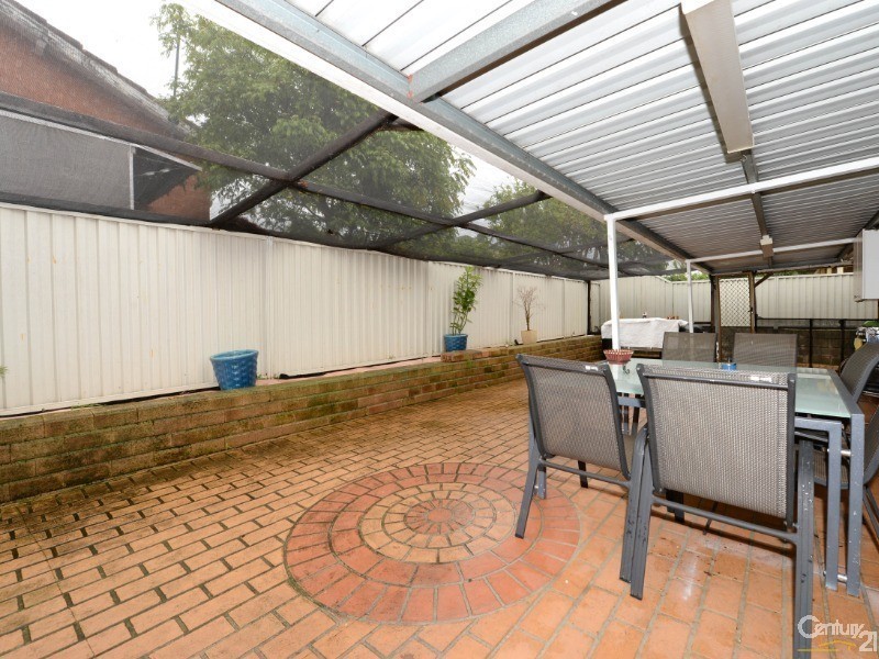 7 Raphael St, Greenfield Park NSW 2176