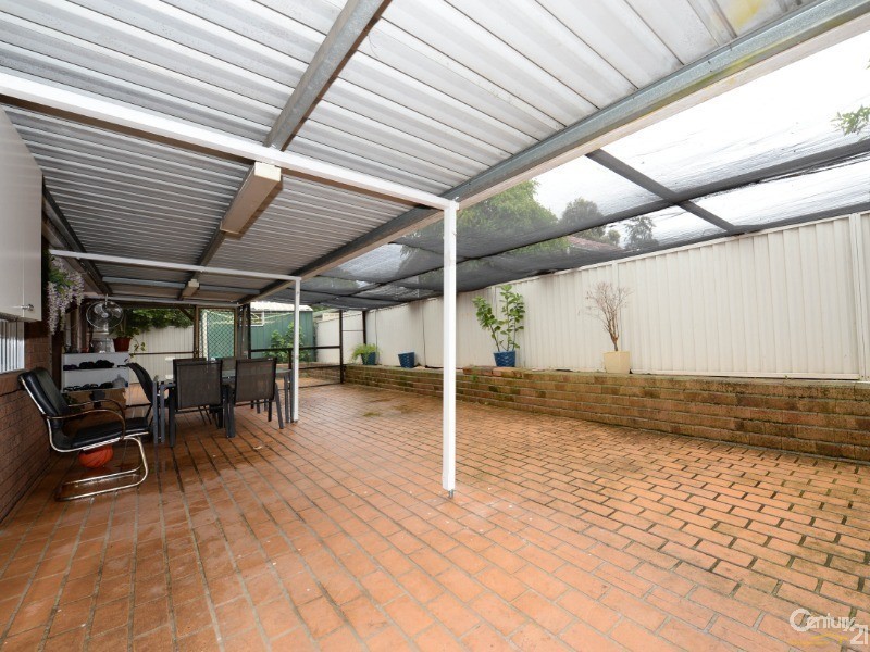 7 Raphael St, Greenfield Park NSW 2176