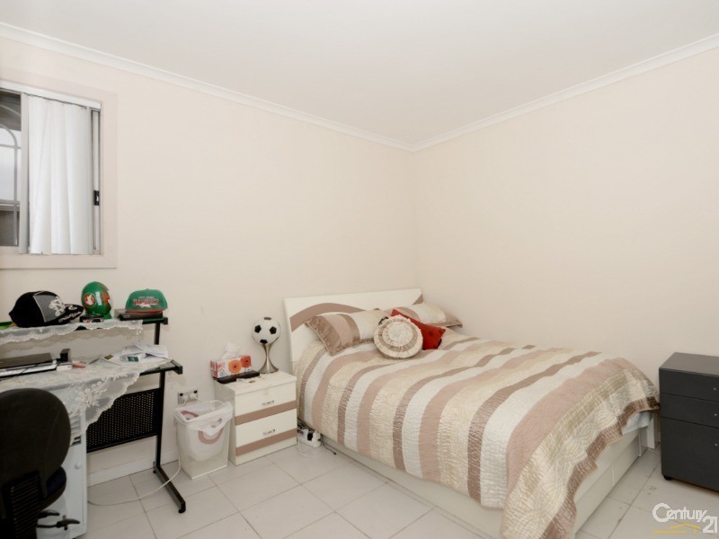 7 Raphael St, Greenfield Park NSW 2176