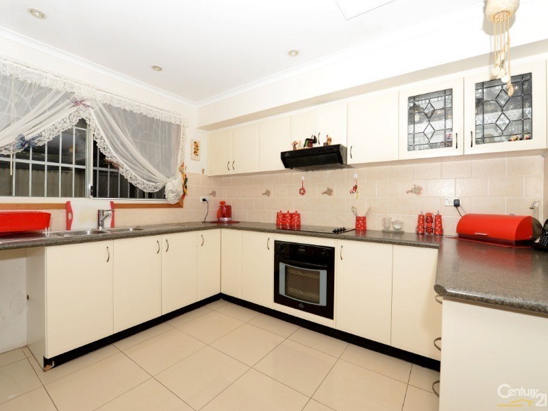 7 Raphael St, Greenfield Park NSW 2176