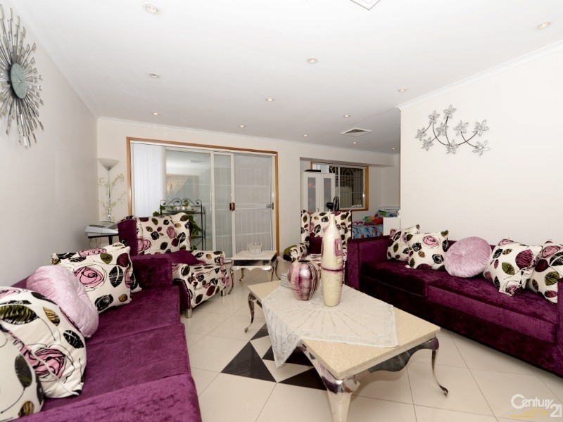 7 Raphael St, Greenfield Park NSW 2176