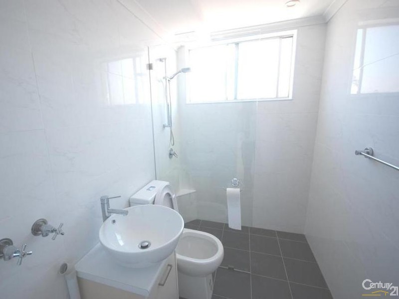 17/11 Gilbert Street, Cabramatta NSW 2166