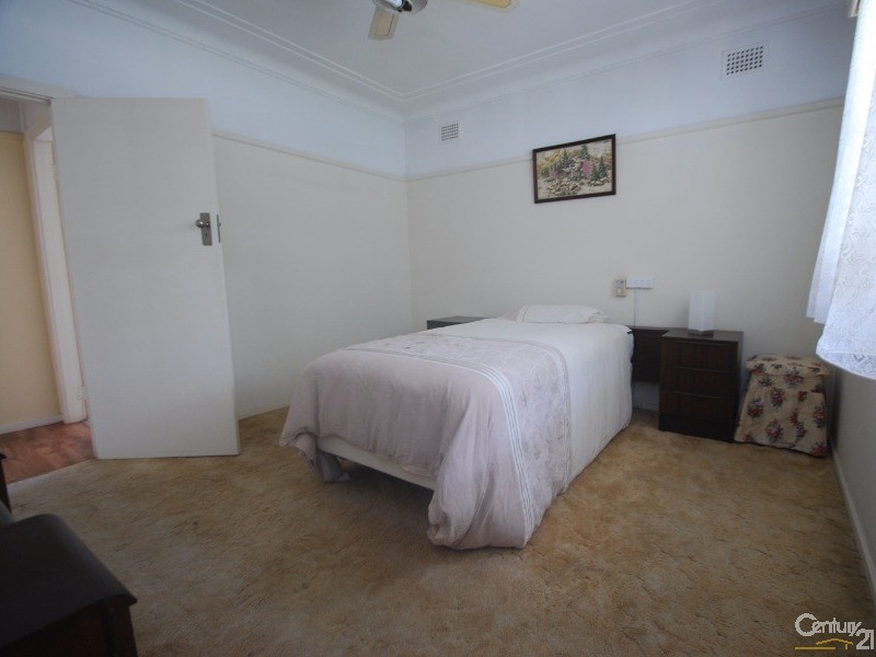 16 Lyndon Street, Fairfield NSW 2165