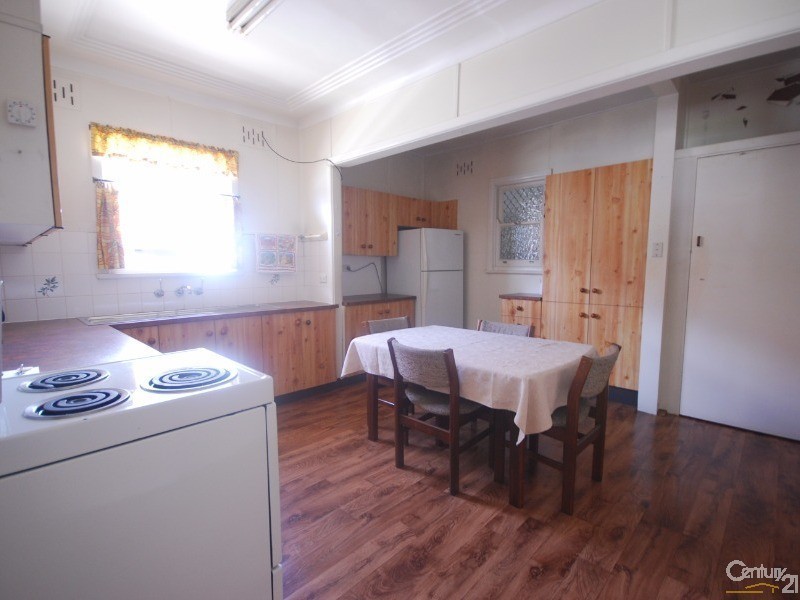 16 Lyndon Street, Fairfield NSW 2165