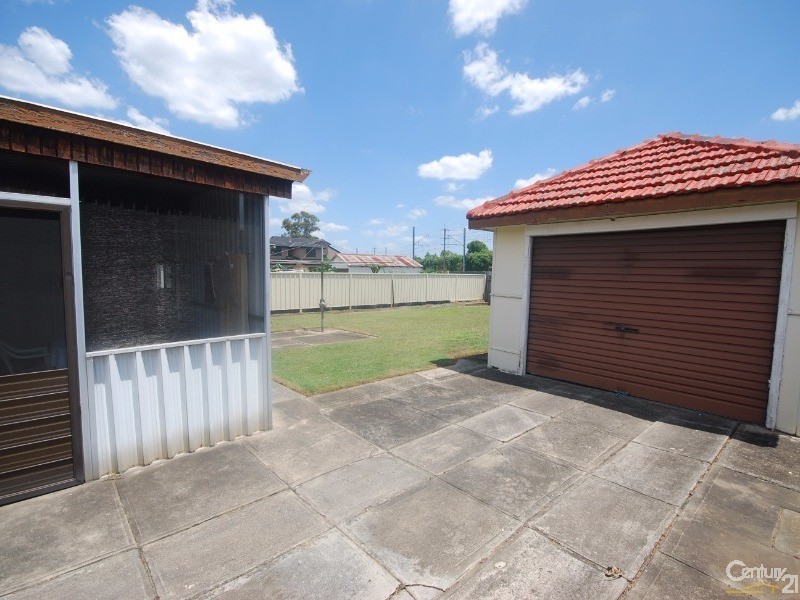 16 Lyndon Street, Fairfield NSW 2165