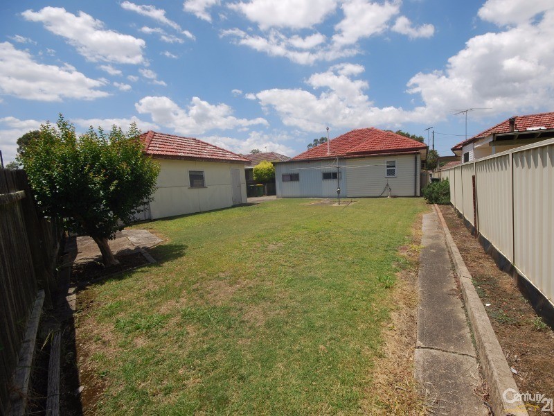 16 Lyndon Street, Fairfield NSW 2165