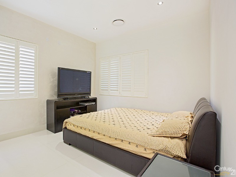 51 Belmore St, Fairfield East NSW 2165