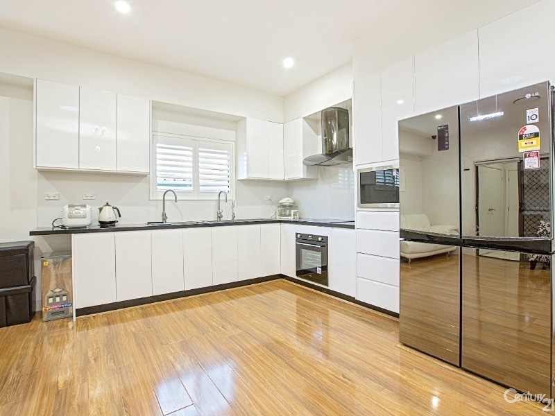 51 Belmore St, Fairfield East NSW 2165