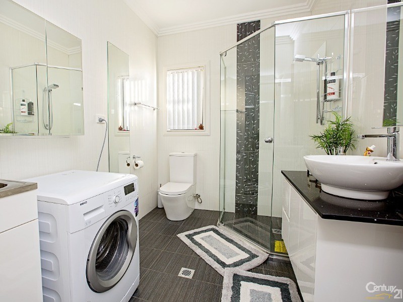 51 Belmore St, Fairfield East NSW 2165