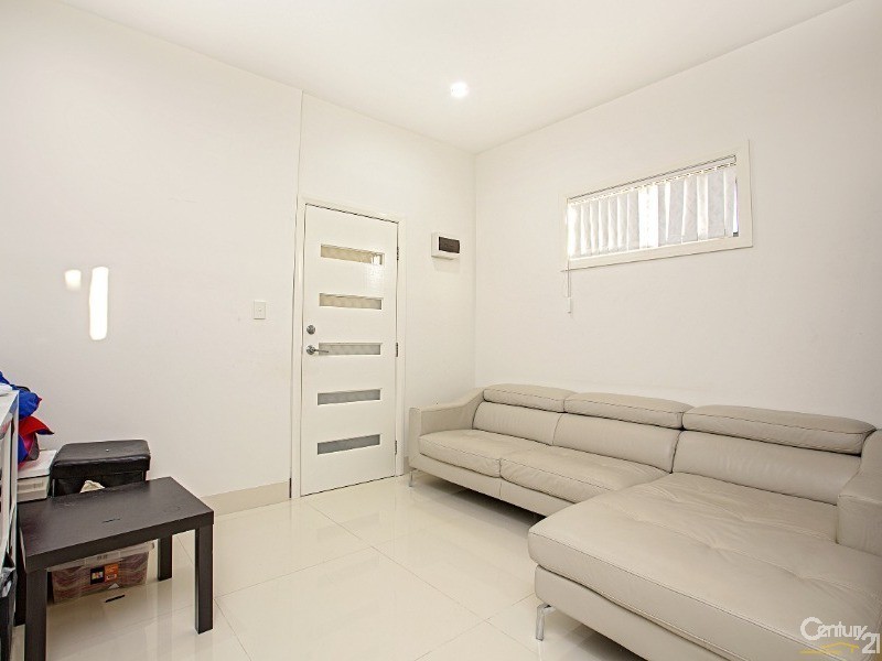 51 Belmore St, Fairfield East NSW 2165