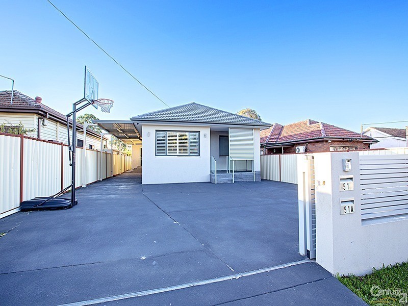 51 Belmore St, Fairfield East NSW 2165