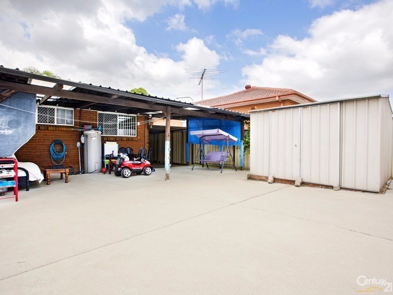 588 Smithfield Road, Greenfield Park NSW 2176