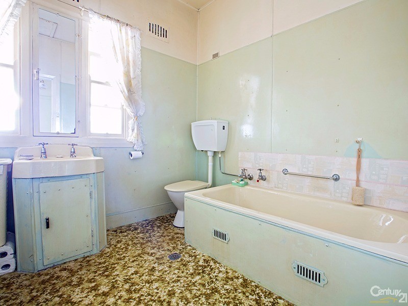 259 River Avenue, Carramar NSW 2163